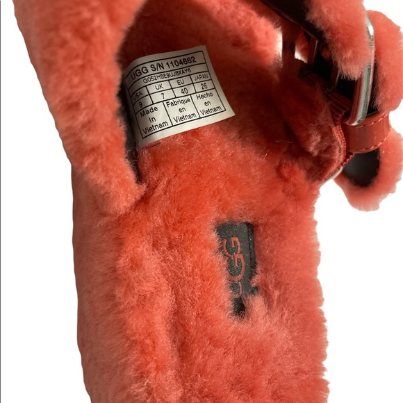Ugg fuzz yeah slide on slippers sandals. MARIPOSA pink/coral color. Size 9 - Picture 6 of 7
